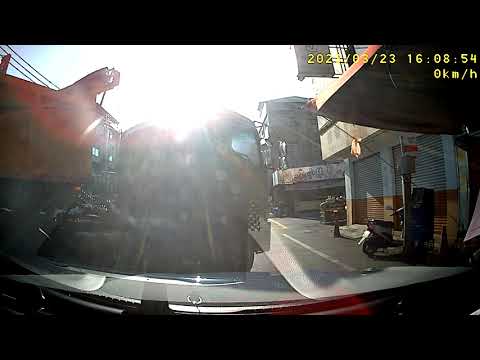 囂張 大貨車逼車還攔車叫罵 駕駛驚嚇報警