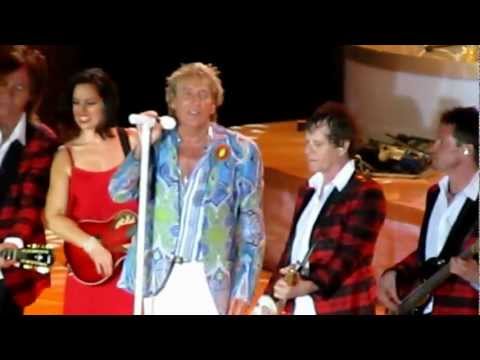 Rod Stewart. Maggie May. Gold Coast Feb 2012