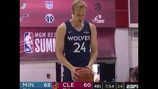 Meet Canyon Barry, the Iowa Wolves' underhand free-throw shooter