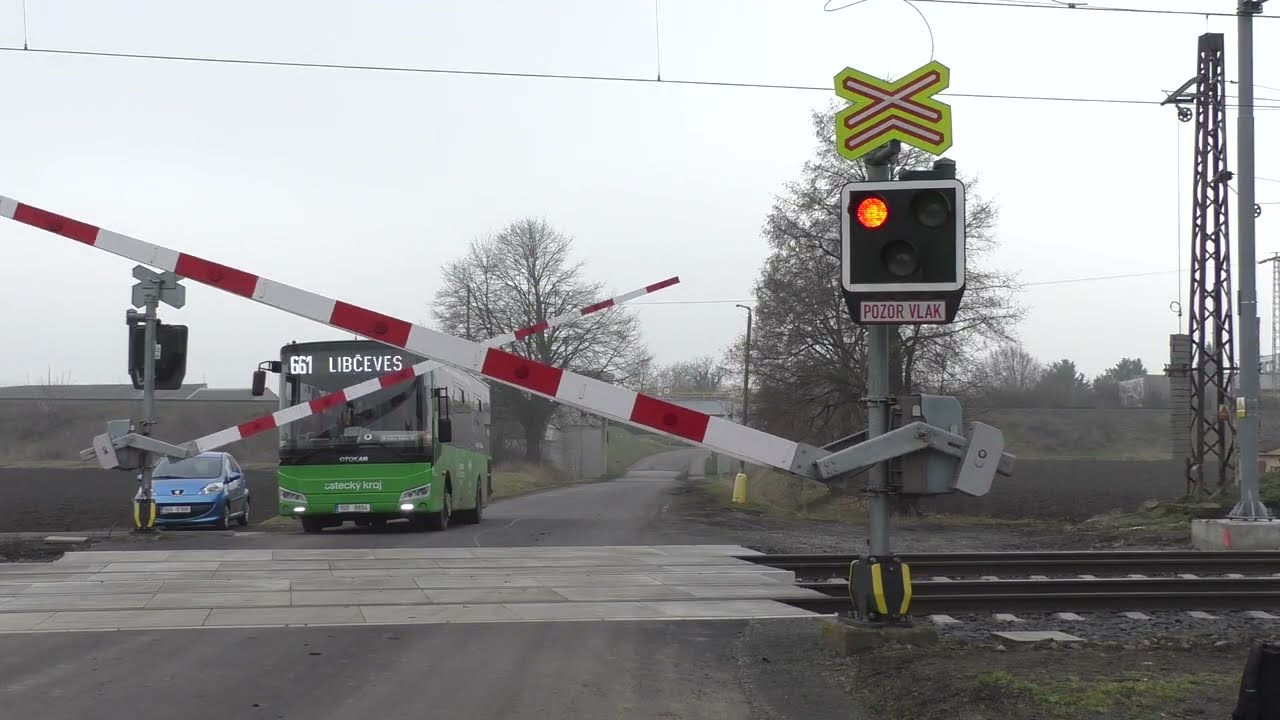 Železniční přejezd Lukavec P2419