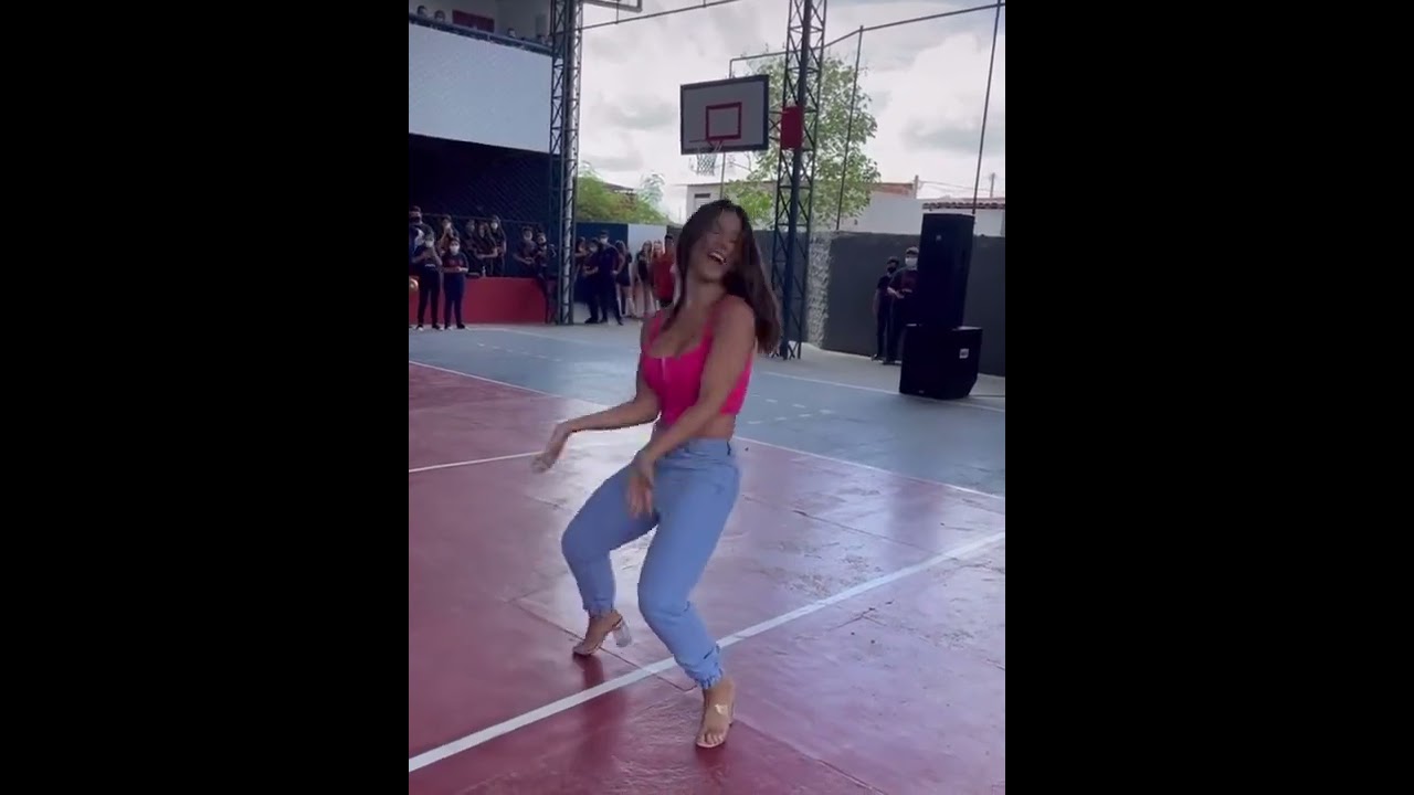 Larissa vai em recreio escolar dançar para alunos👀 BBB 