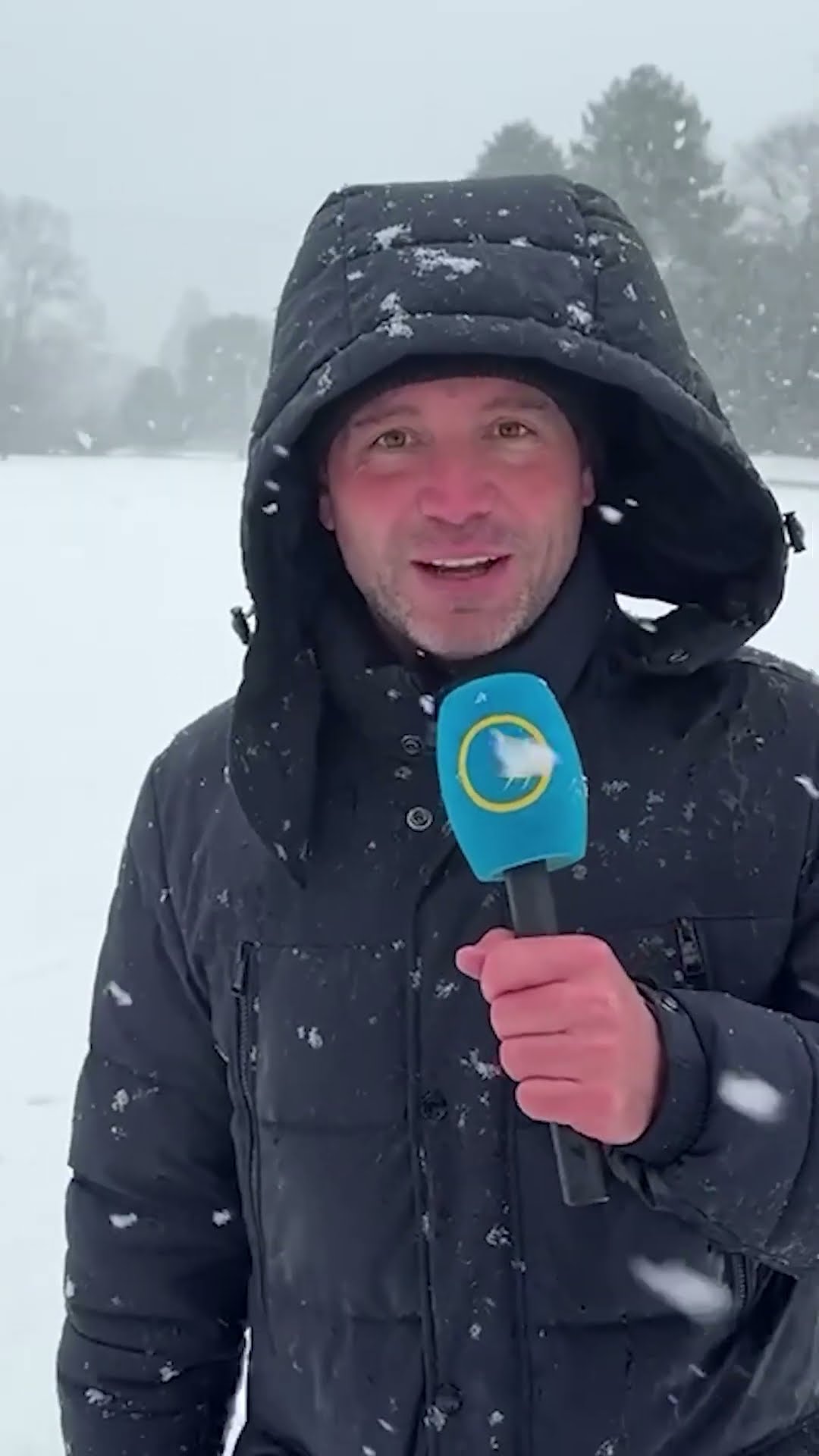 ☃ Eine zarte Schneedecke über Köln sorgt für eine winterliche Stimmung ...