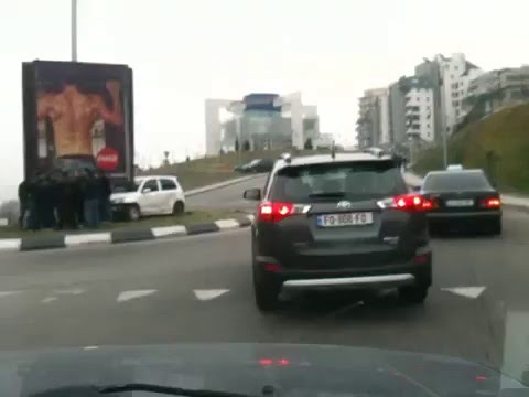 ავარია ახალ გზაზე - Car crashes the light pole