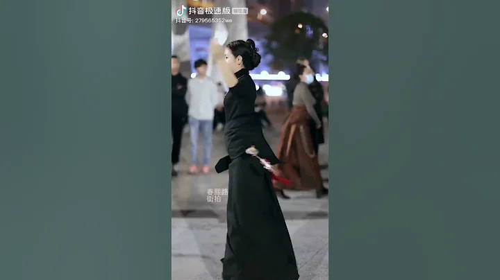 雍吉老師她跳舞，就是小時候的愛好，也沒經過專業舞蹈班學習，聽到音樂就想跳，隨心所欲的舞姿最動人！ - 天天要聞