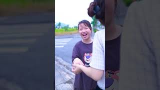 BigGreenTV - Good girl loves to helps people - The girl can see the future #shorts #sadstory
