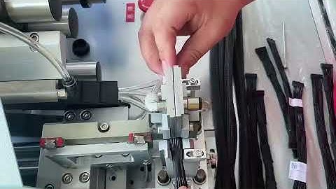 Automatic cable flag sticker applying machine