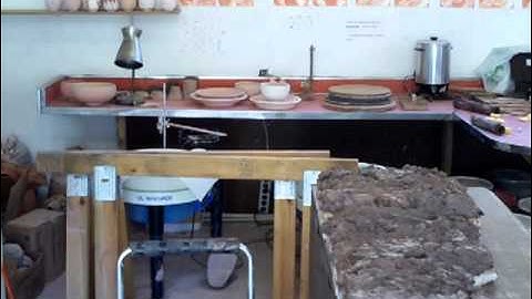 SIMON LEACH POTTERY - Pottery chores - clay to recycle & bisq kiln light up !!