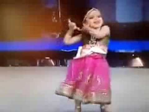 ترقص طفلة اكتشف أشهر