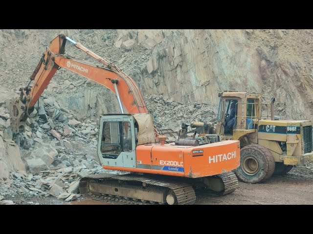 Hitachi EX200LC Landy Vs Caterpillar 966F Wheel Loader: Mega
