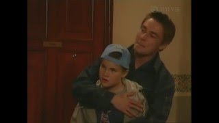 Salkkarit Kalle Heittää Ismon Ulos Talostaan.