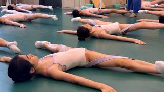 Students doing dance flexibility training