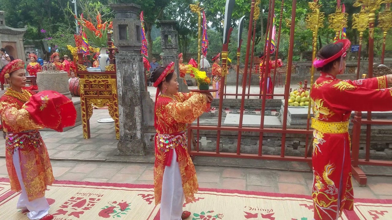 Vietnam Mass Offering During Festival in Ninh Binh - YouTube