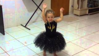 Alice Dançando Ballet Aos 2 Anos