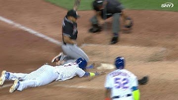 MIA@NYM: Reyes scores tying run, shaken up at home