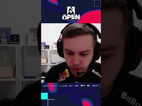 HeavyGod in control of the 1v3 pistol clutch 🔫😎