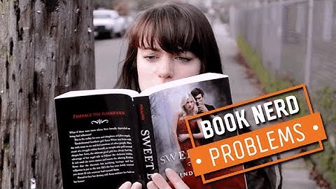 Book Nerd Problems | Walking While Reading