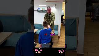 Children paying tribute to soldiers#respect #soldier #kids #usa #fyp