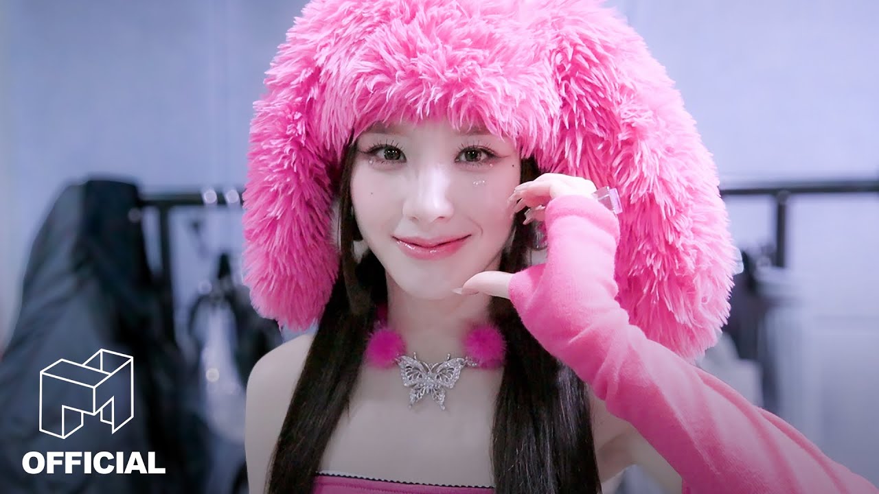 HeeJin's last stage of 'Algorithm' to stay forever in