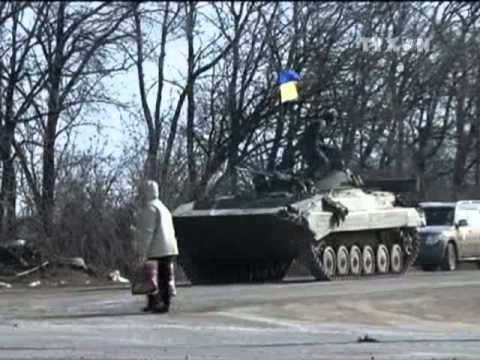 Video Lực lượng miền Đông Ukraine rút vũ khí hạng nặng - youtube