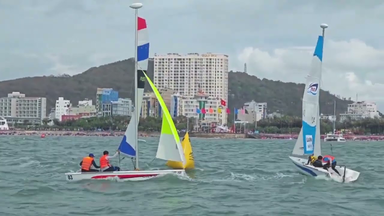Mark roundings, kỹ thuật qua phao bù. Seanata Sailing School. 