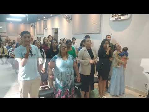 Louvor com os jovens.
