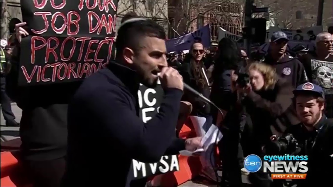 Far Right & Anti-racism groups kept apart by police in Melbourne