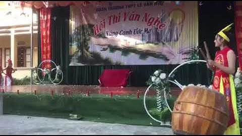 Múa Lời ru Âu Lạc 12C8 THPT Lê Văn Hưu (20/11)