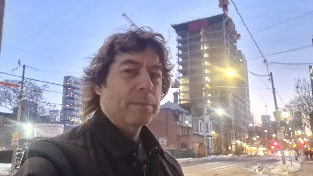 Toronto LIVE: Exploring The City On A Mild Friday Night