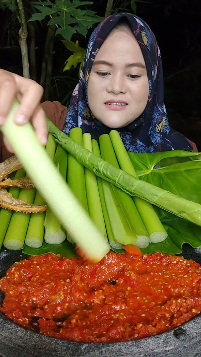 Talas mentah #lalapanmentah #mamaia #mukbang