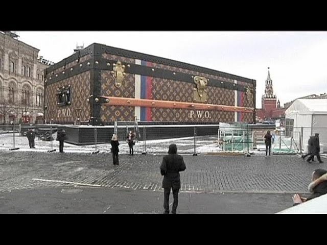 Russians outraged by giant Louis Vuitton suitcase on Red Square