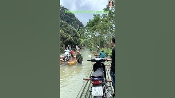 LŨ LỤT DÂNG CAO bà con di chuyển trong con nước #shorts