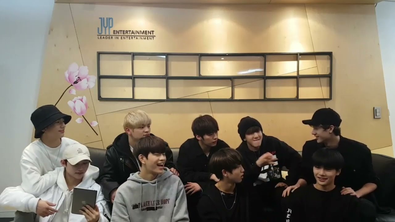 ENG SUB Stray Kids HAPPY NEW YEAR ♥ (020118)