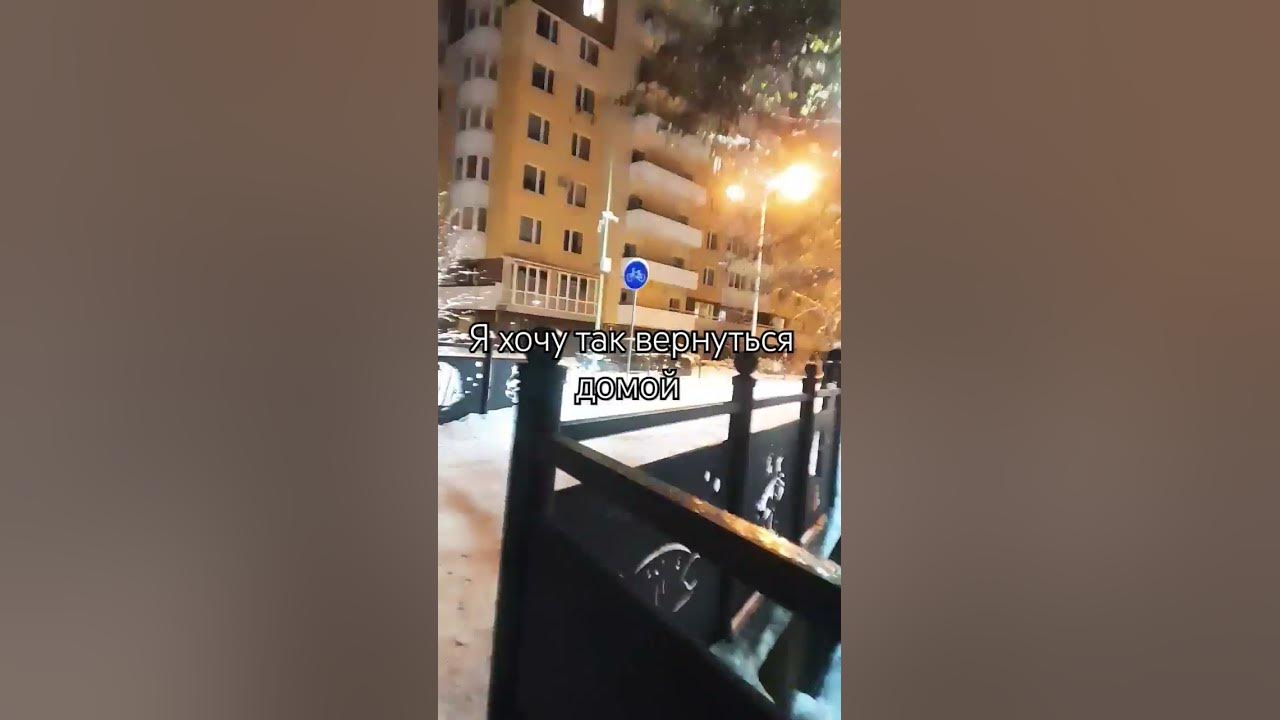 Цой идет. Развод мостов цой. По ночной мостовой цой. Виктор цой фото. Виктор цой фон.