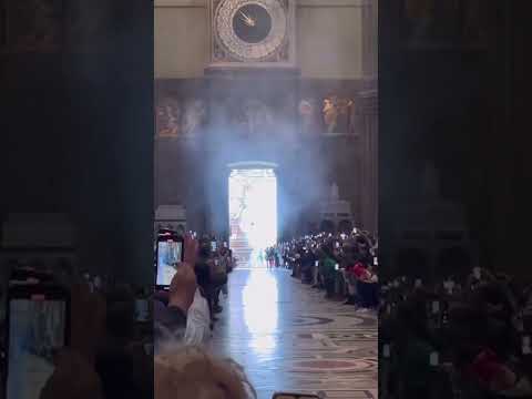 Video Every year, Florence lights up with a breathtaking tradition: “Lo Scoppio del Carro”.