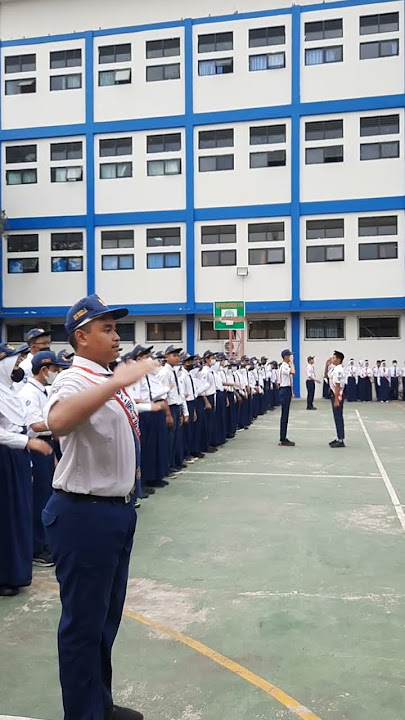 Penghormatan kepada pemimpin upacara