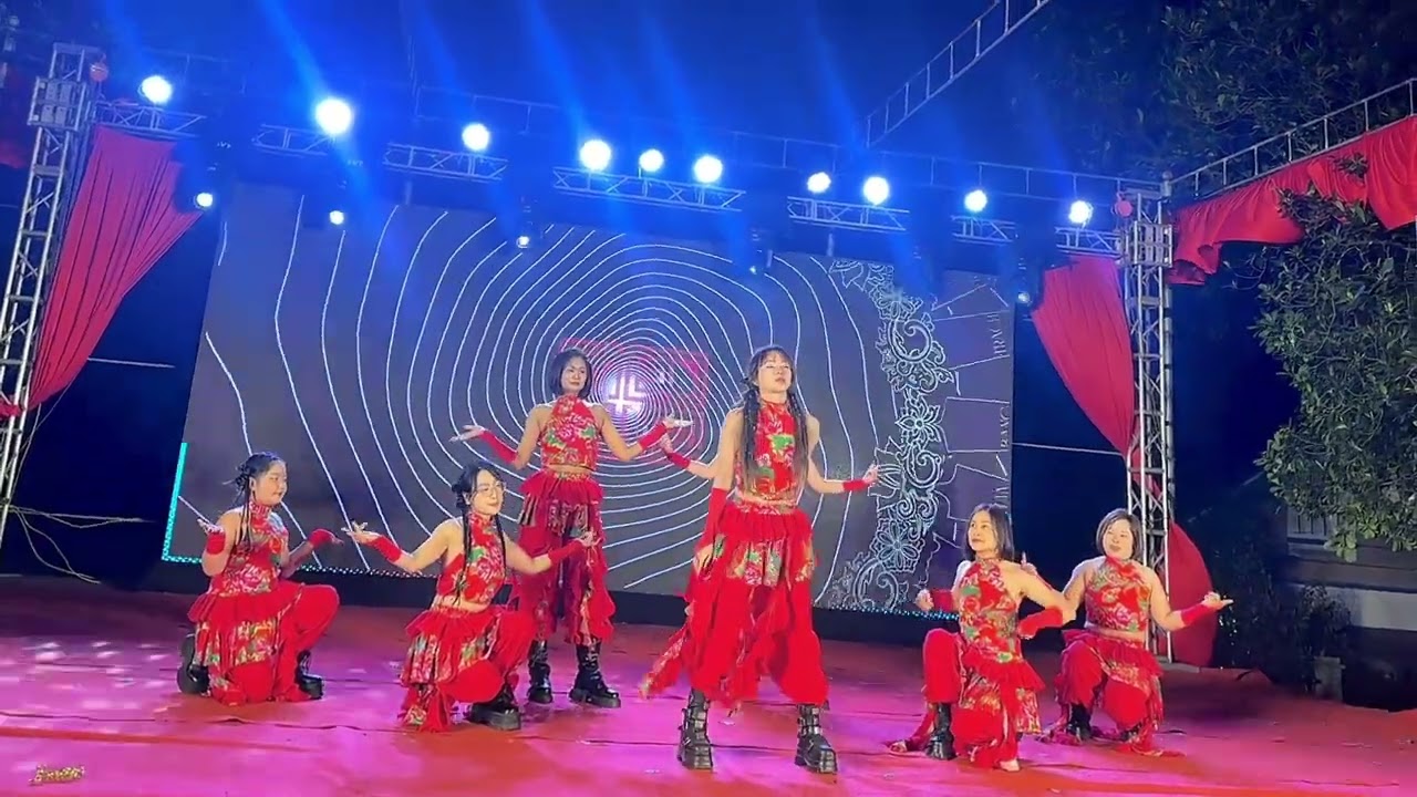 Gieo quẻ/ Tuyết Liên Dance
