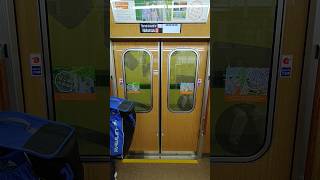【2023.09.02】北大阪急行電鉄新形9000形(9905F)第5編成車両のドア開閉。千里中央駅