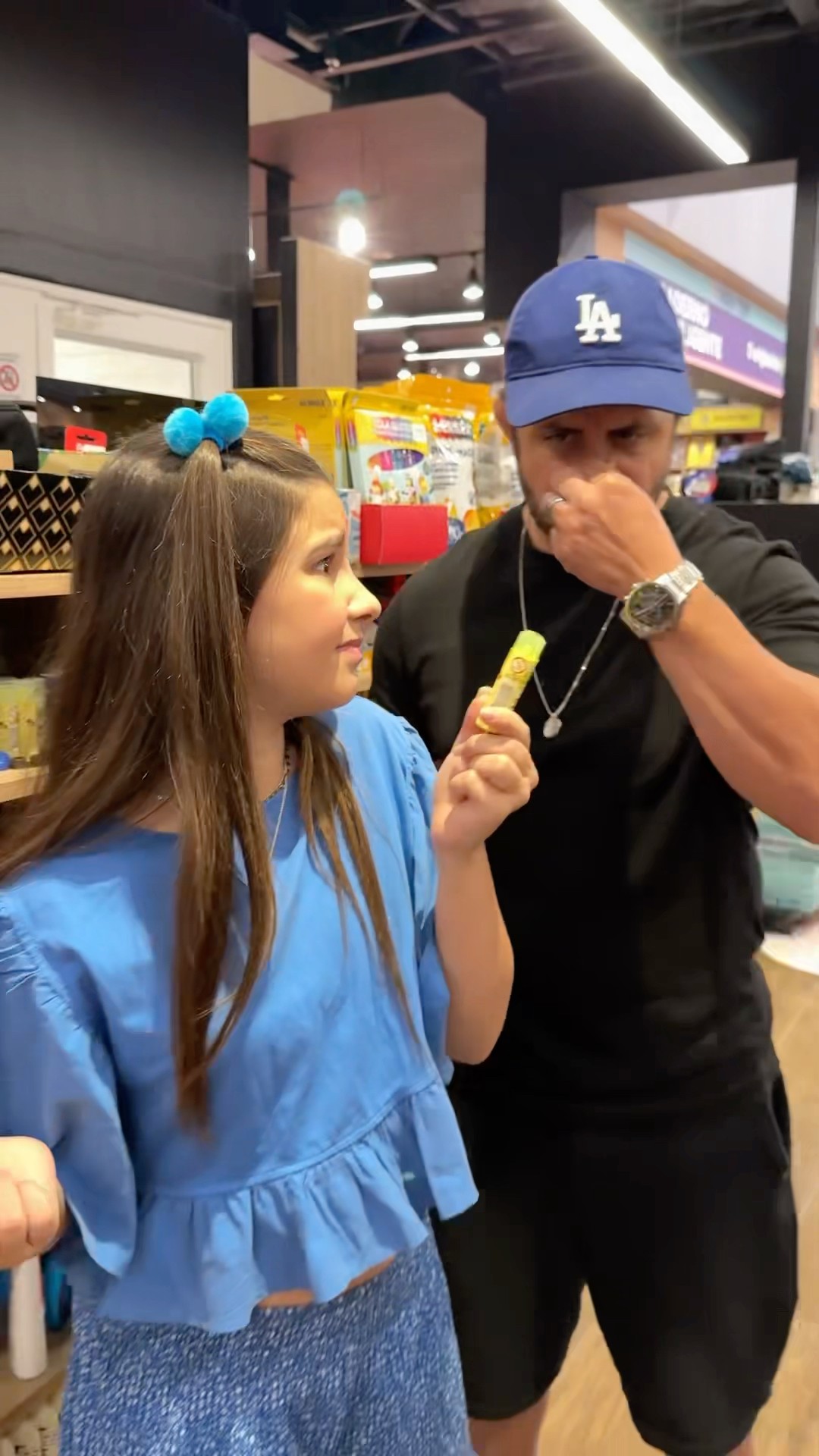 EU VS MEU PAI COMPRANDO MATERIAL ESCOLAR