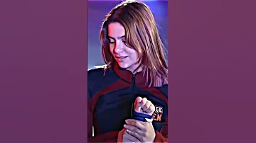 من وجهة نظركم من أكثر شخص قلق على ايليف مسلسل اسكندر العاصف 
