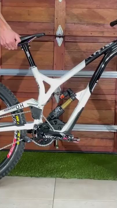 Full Suspension Downhill Bike vs Hardtail 🔥😂
