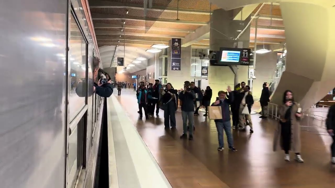 BB17016 (AAPSL) + Voitures (MFPN) sur le RER E entre Nanterre La Folie et Haussmann Saint Lazare ￼
