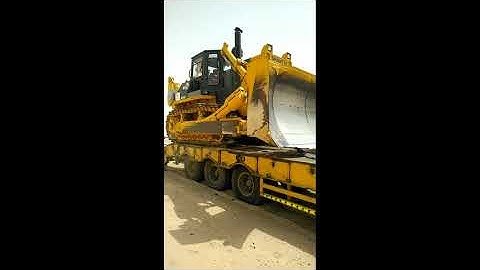 UNLOADING BULLDOZER MACHINE
