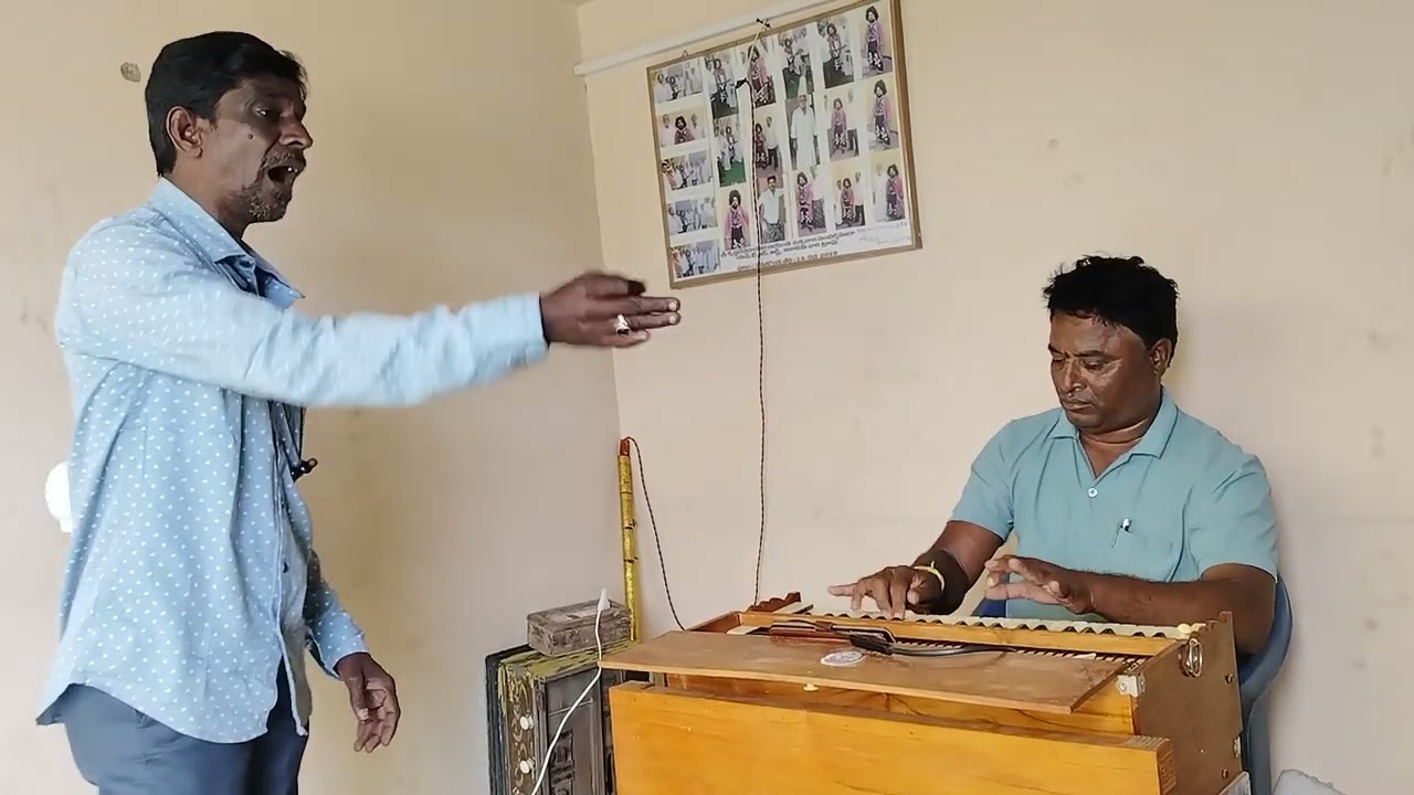 గుంతకల్లురఘురామ్ గారిప్రాక్టీసులోమొలగవల్లిరవి వాయిస్తూ పద్యం పాడిన మంగేసుధాకర్hmరవిమొలగవల్లి 13.6.25