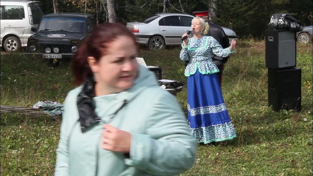 Цыганка на лошади. Макияж донской казачки. Казачка вольная видео. Казачка вольная степи широкие текст. Казачка вольная степи широкие.