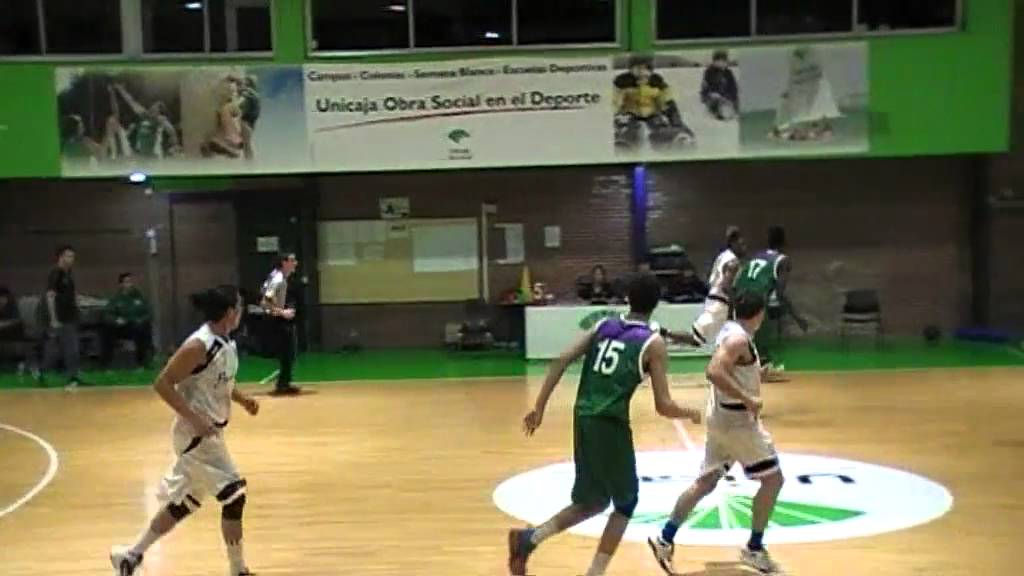 08 01 16 UNICAJA BENAHAVIS jugadores de islandia