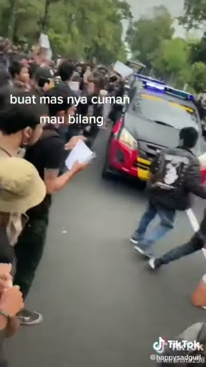 Polisi vs anak stm demo tolak omnibus law/video tiktok