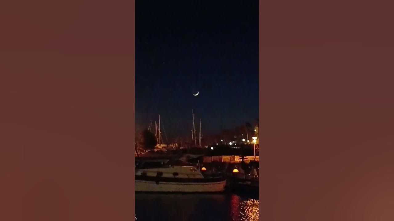 Chi è La Prima Luna Crescente Falce di Luna crescente, Venere e Giove sul porto di Leuca - YouTube