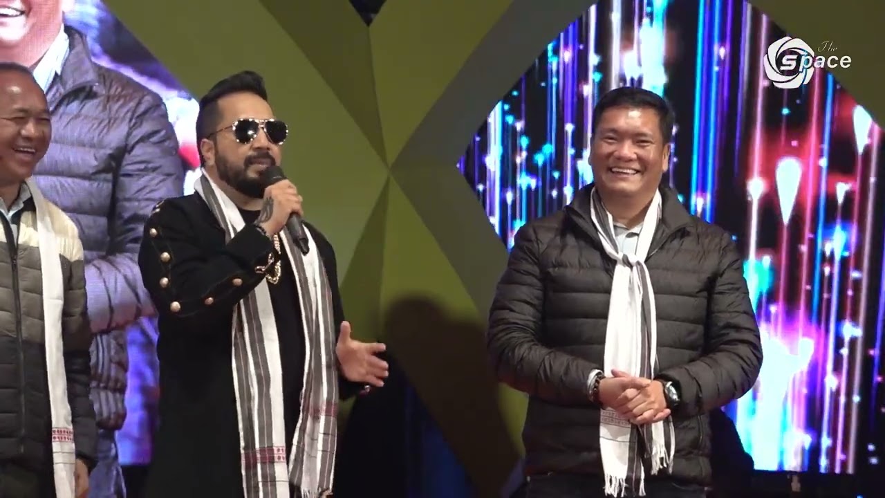 CM Pema Khandu joins Mika Singh on stage and sings 'Subha Hone Na De' | Yuva Samanvay 2nd edition.