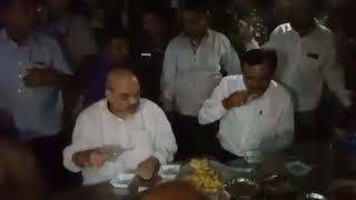 Amit Shah enjoys Raypur Bhajiya, Cholafali, Kulfi at Khadia, Ahmedabad