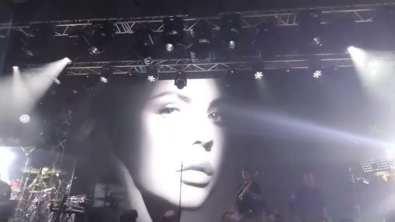 МакSим - Интро + Я буду жить (Минск, Prime Hall, 26.11.2022)